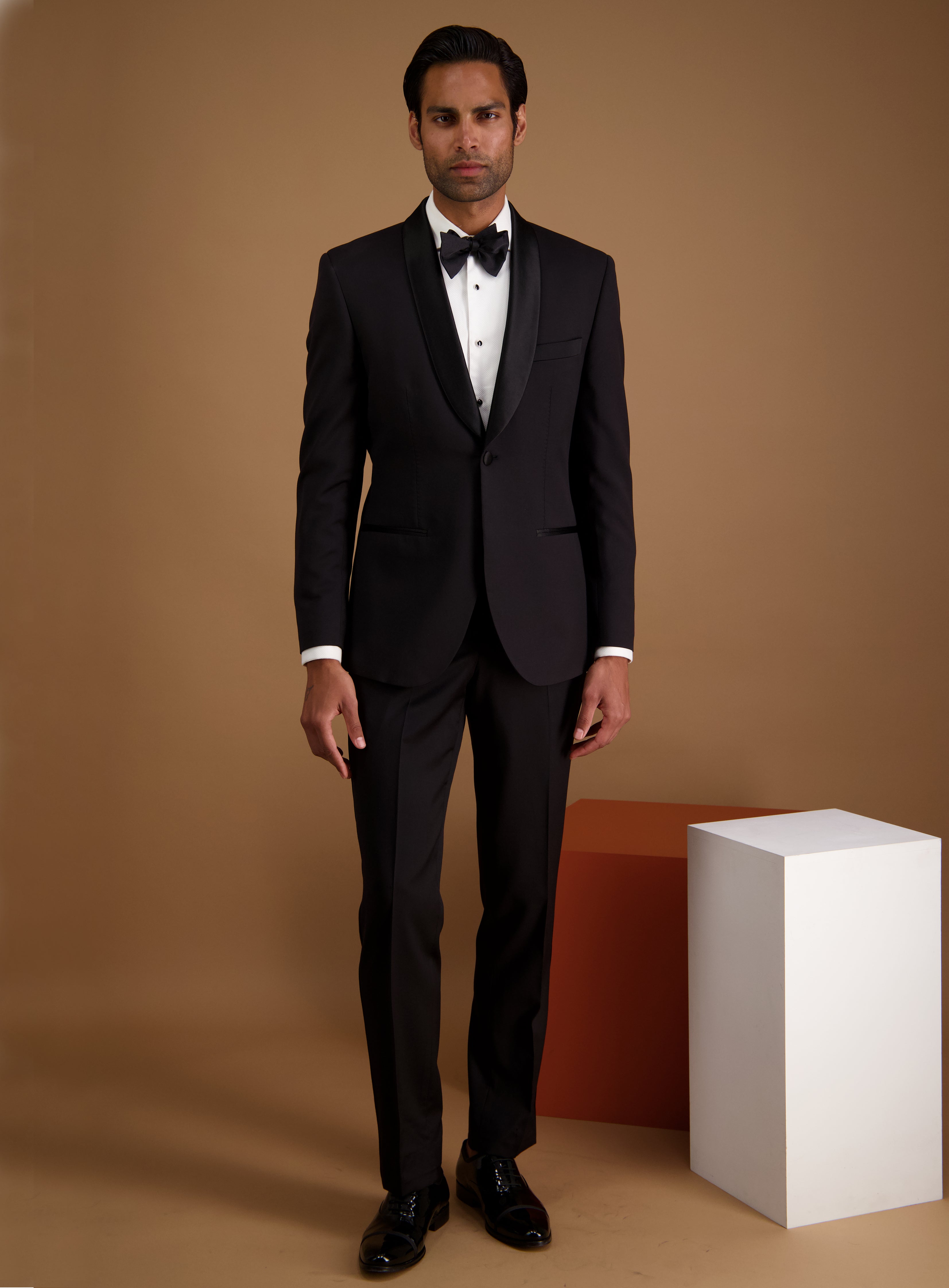 Bespoke white dinner jacket combined with a black trousers, model: 1940  Mario Moyano Collection